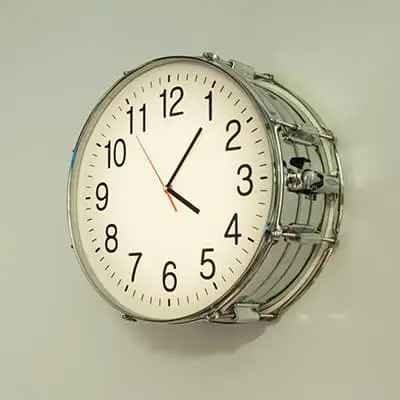 A drum clock is a great way to decorate your room. 